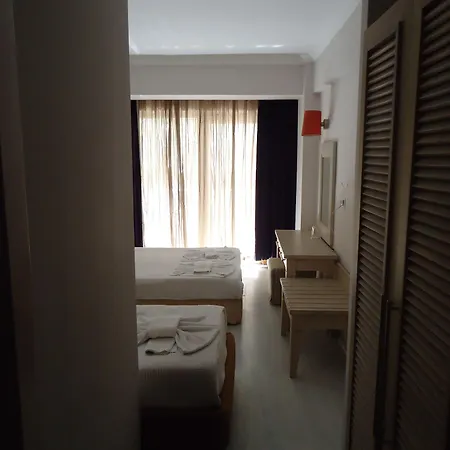Resort Larissa Mare 4*