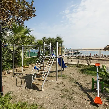 Larissa Mare Resort